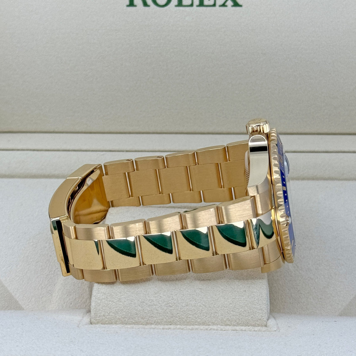Submariner Date, 18k Yellow Gold, 41mm, Ref# 126618lb-0002