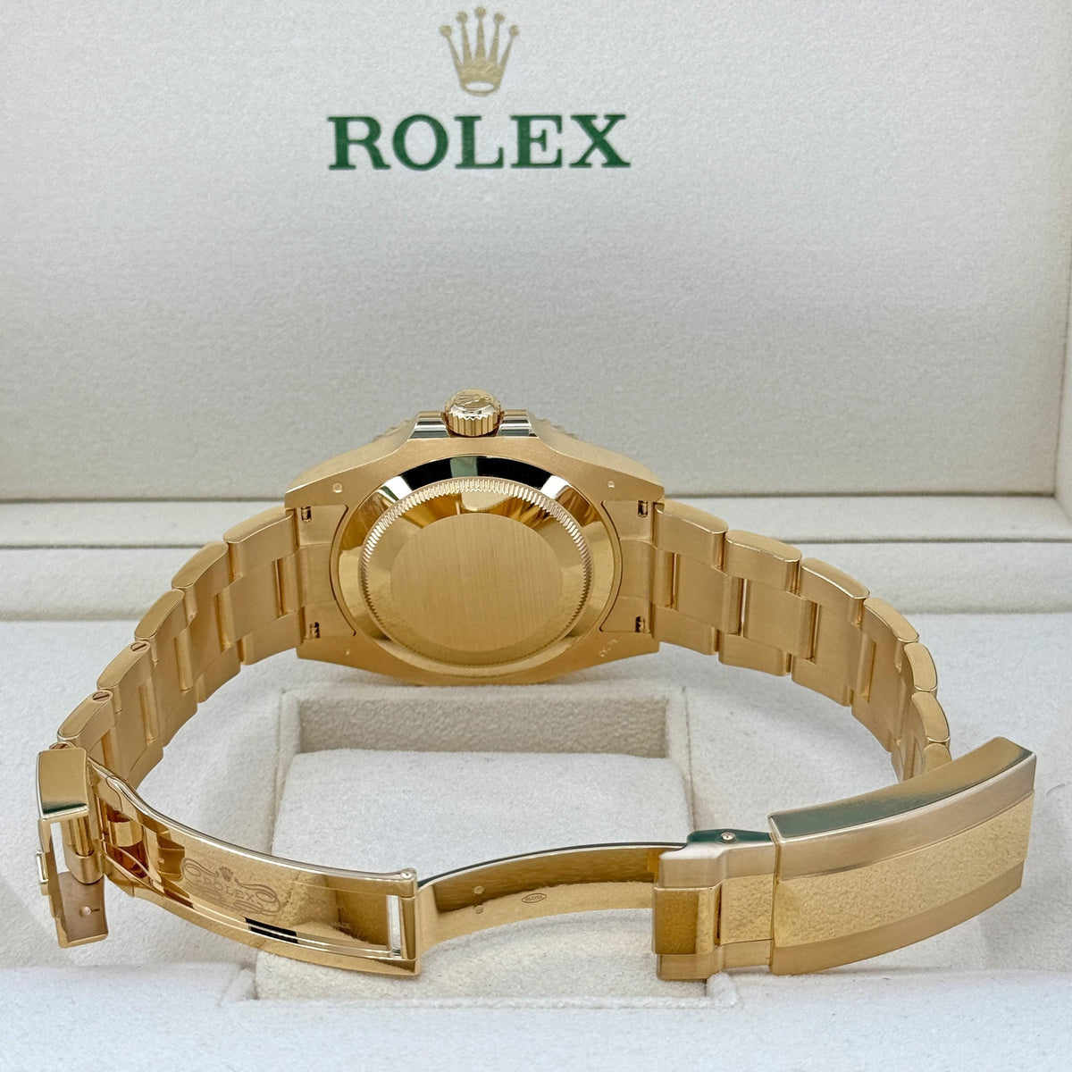 Submariner Date, 18k Yellow Gold, 41mm, Ref# 126618lb-0002